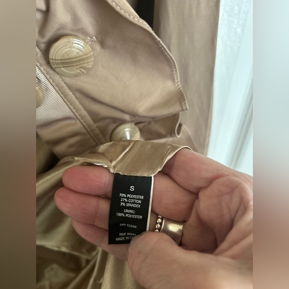 Dalia short trench with ruffled placket - Picture 9 of 11